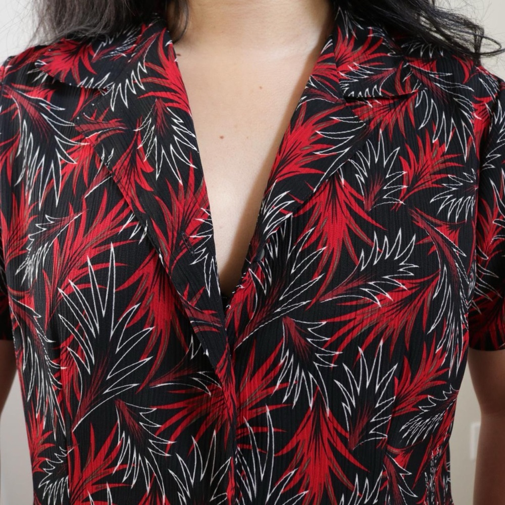 Red And Black Abstract Palm Leaf Patterned Button… - image 2